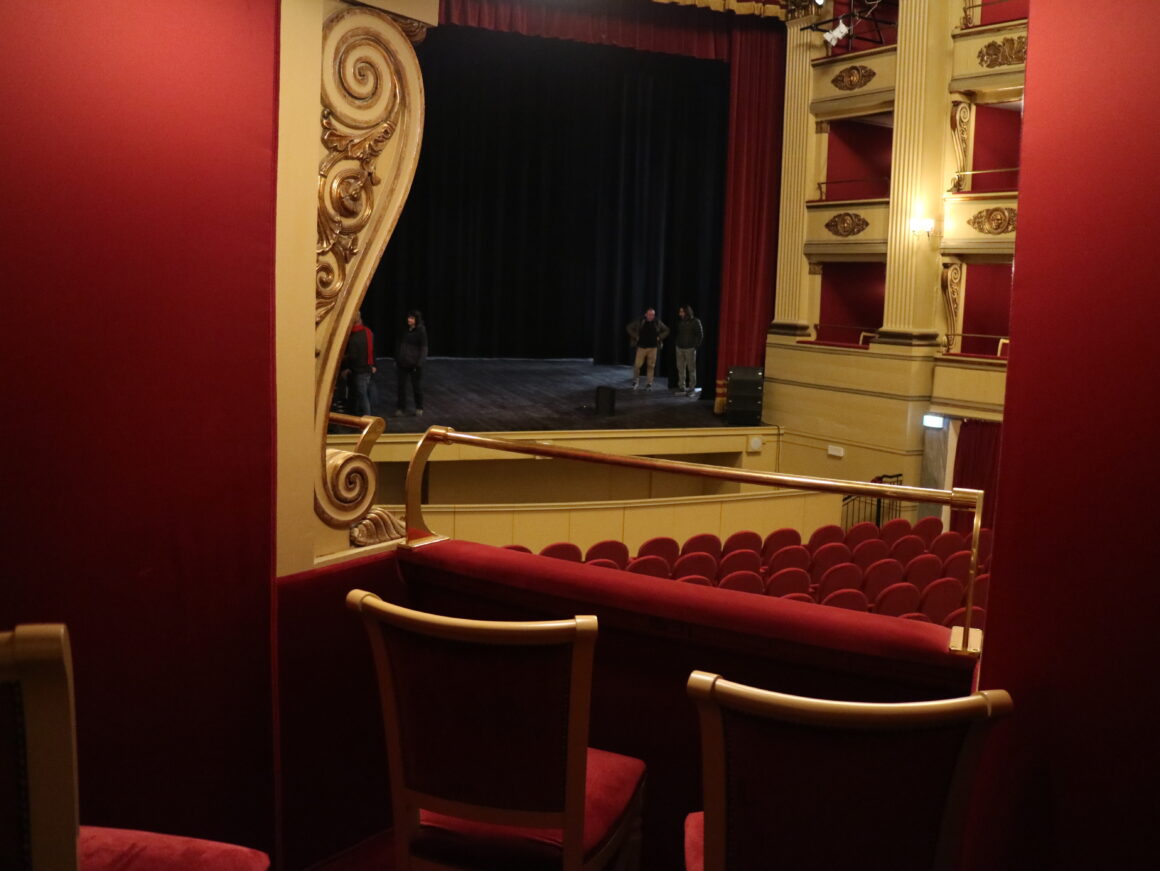 Marzo al Teatro Valentino Garavani: “Rosso” con Beatrice e Ludovica Rana e il gran finale con Nicola Piovani